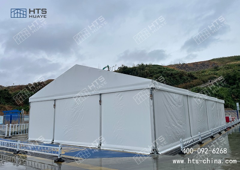 这座工业铝合金篷房用作仓储，因为沿海抗风11级