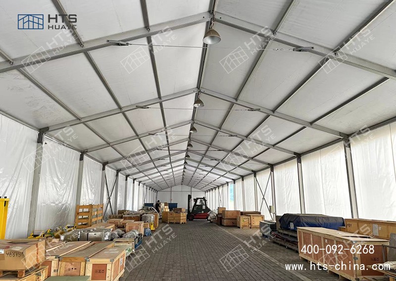 占地接近1400平方米的仓储篷房，抗雪每平方20厘米