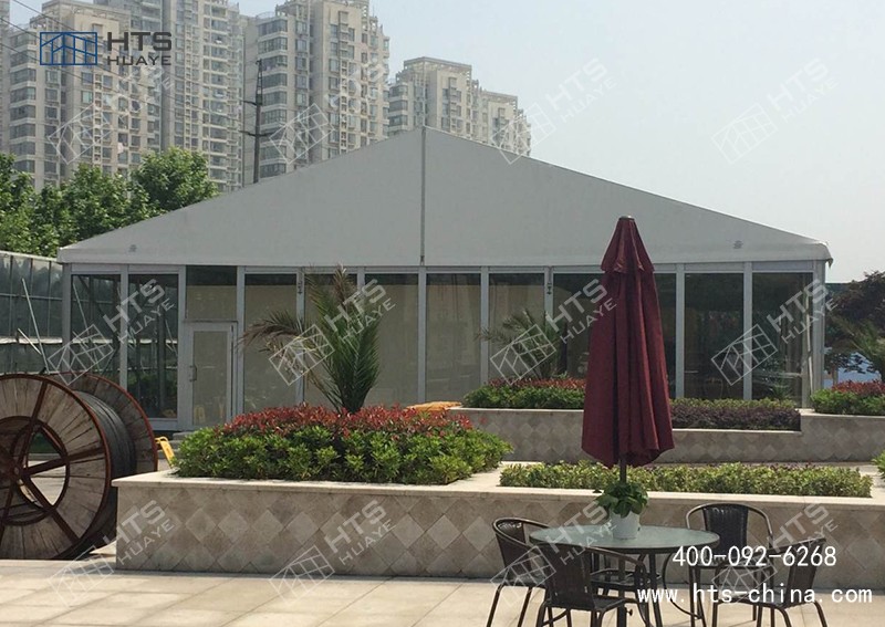 铝合金框架棚房是如何防止雨水进入到篷内的